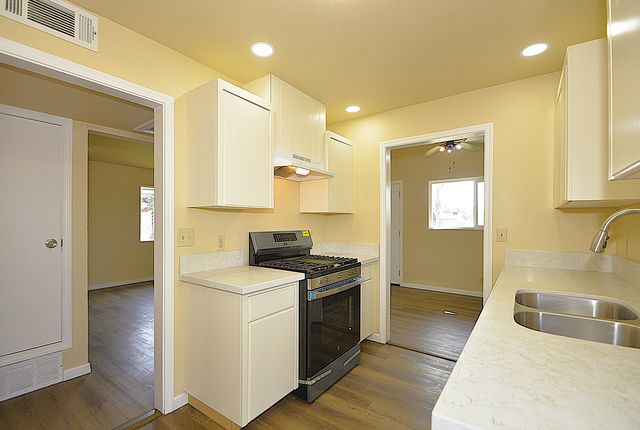 950 E Thurman Avenue, Porterville, CA 93257