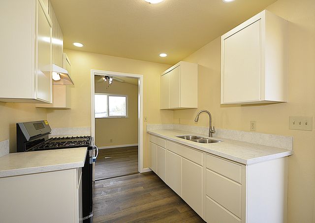 950 E Thurman Avenue, Porterville, CA 93257