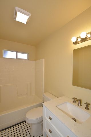 950 E Thurman Avenue, Porterville, CA 93257