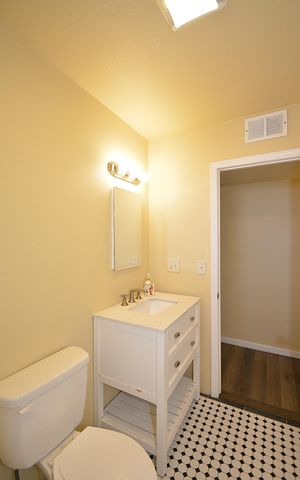 950 E Thurman Avenue, Porterville, CA 93257