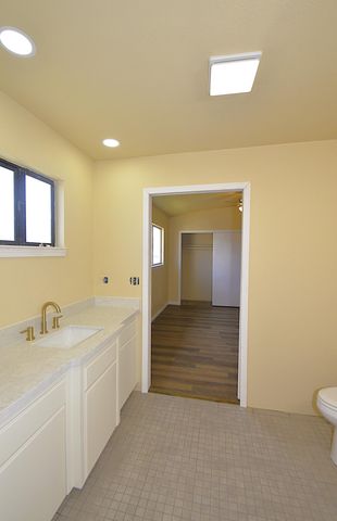 950 E Thurman Avenue, Porterville, CA 93257