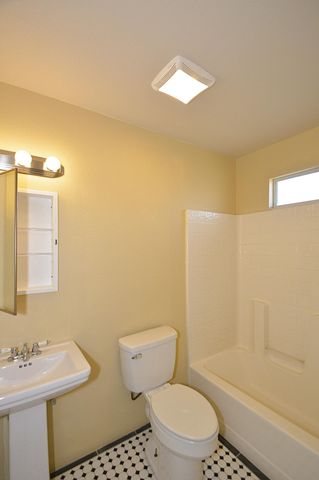 950 E Thurman Avenue, Porterville, CA 93257