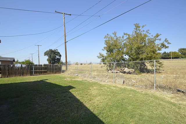950 E Thurman Avenue, Porterville, CA 93257
