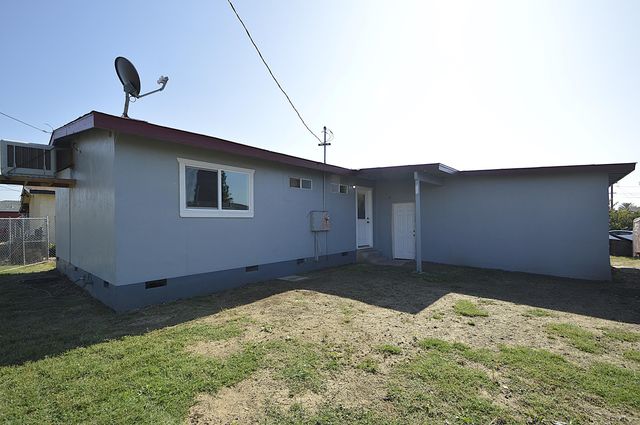 950 E Thurman Avenue, Porterville, CA 93257