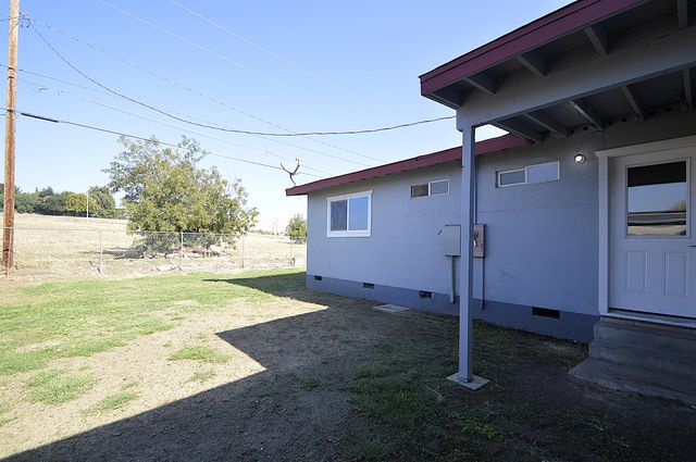 950 E Thurman Avenue, Porterville, CA 93257