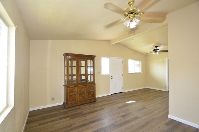 950 E Thurman Avenue, Porterville, CA 93257