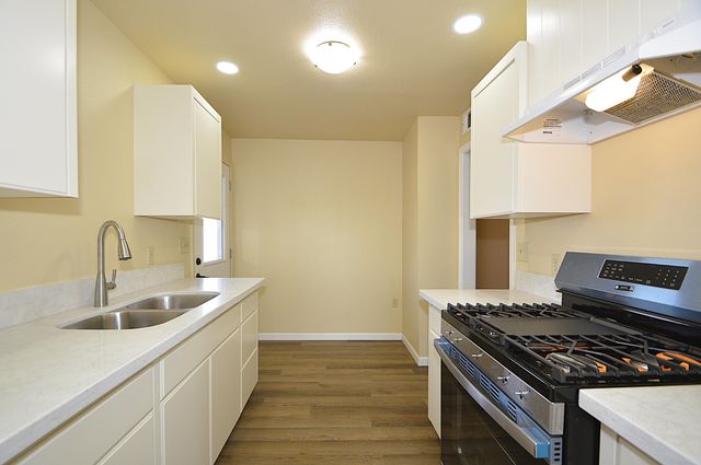 950 E Thurman Avenue, Porterville, CA 93257