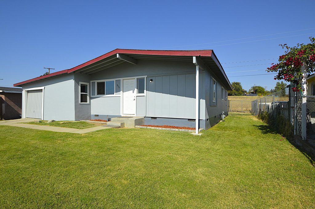 950 E Thurman Avenue, Porterville, CA 93257