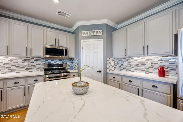 2342 Newberry Street, Rosamond, CA 93560