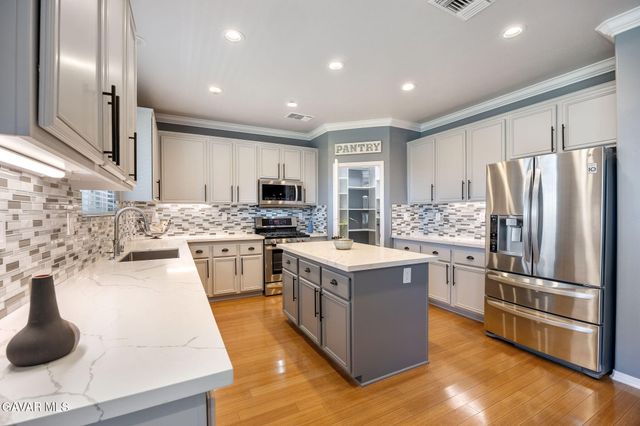 2342 Newberry Street, Rosamond, CA 93560