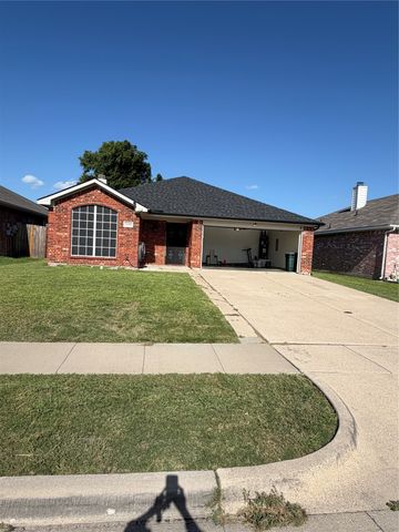 2648 Carmen Drive, Grand Prairie, TX 75052