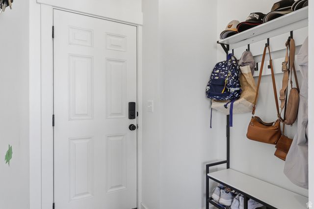 2104 E HERITAGE DR, Spanish Fork, UT 84660