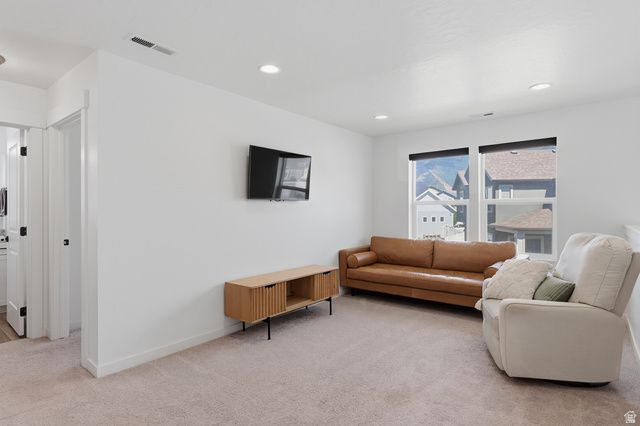 2104 E HERITAGE DR, Spanish Fork, UT 84660
