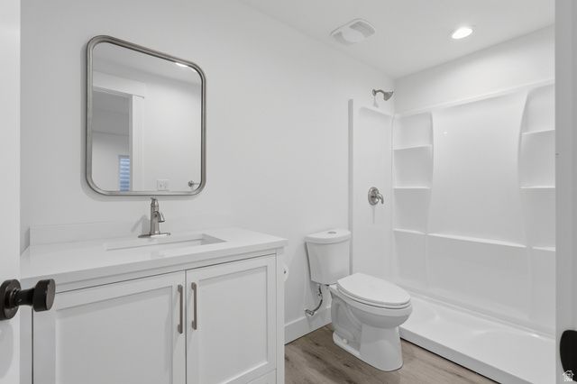 2104 E HERITAGE DR, Spanish Fork, UT 84660