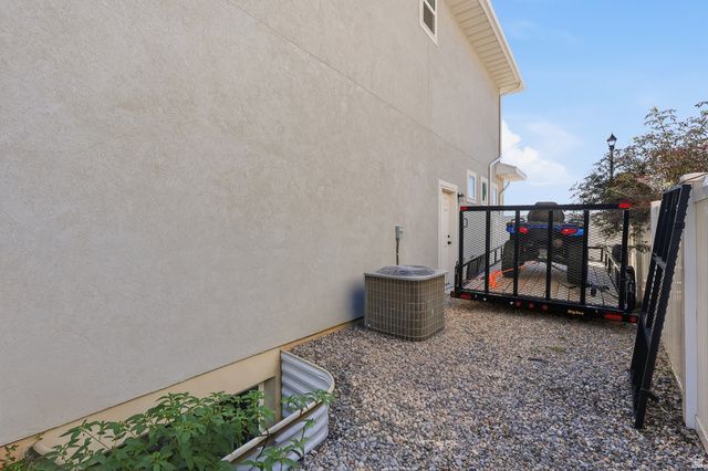 2104 E HERITAGE DR, Spanish Fork, UT 84660