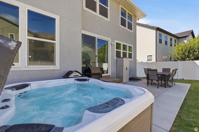 2104 E HERITAGE DR, Spanish Fork, UT 84660