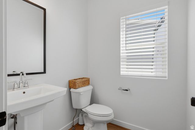 2104 E HERITAGE DR, Spanish Fork, UT 84660