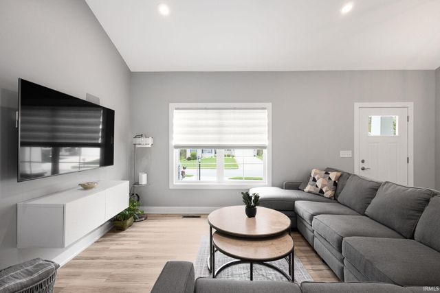 4376 Garden Oak Drive, South Bend, IN 46628