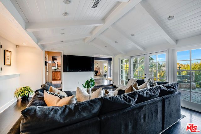 12966 Galewood Street, Studio City (los Angeles), CA 91604