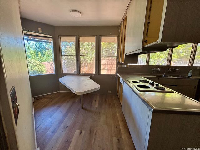 633 Hakaka Place, Honolulu, HI 96816