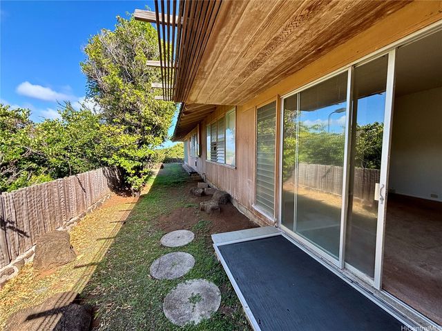 633 Hakaka Place, Honolulu, HI 96816