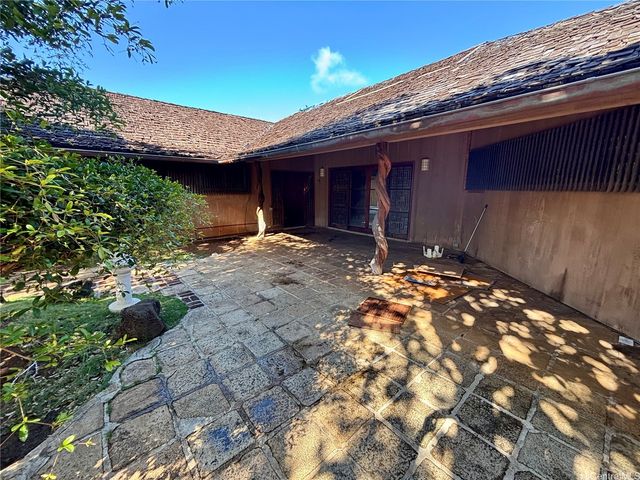 633 Hakaka Place, Honolulu, HI 96816