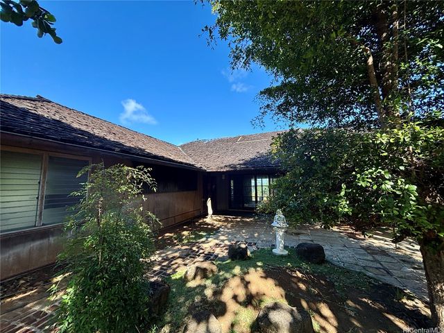 633 Hakaka Place, Honolulu, HI 96816