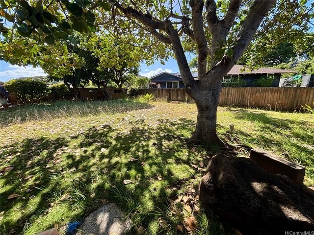 633 Hakaka Place, Honolulu, HI 96816