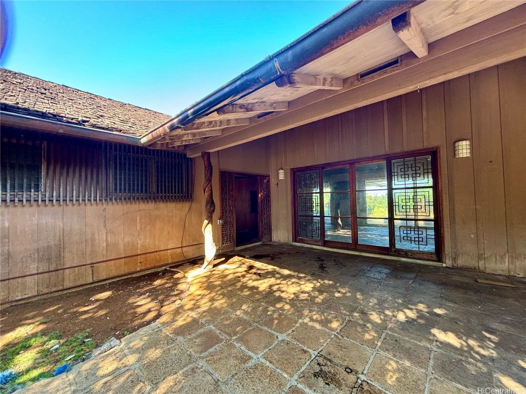 633 Hakaka Place, Honolulu, HI 96816