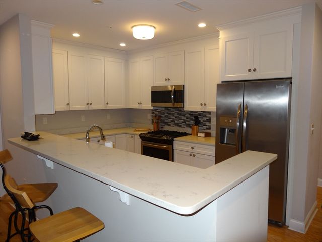 2 Inwood Dr 1005, Woburn, MA 01801