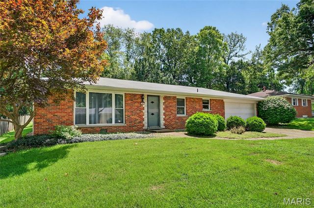 34 Whiteside Drive, Belleville, IL 62221