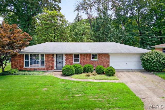 34 Whiteside Drive, Belleville, IL 62221