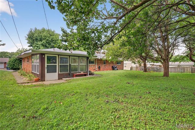 34 Whiteside Drive, Belleville, IL 62221