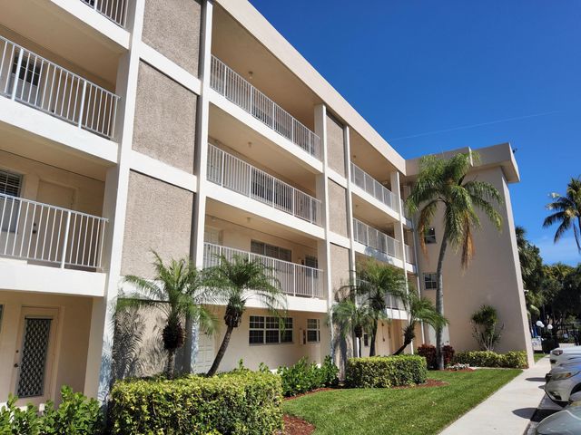 3151 S PALM AIRE Drive 301, Pompano Beach, FL 33069