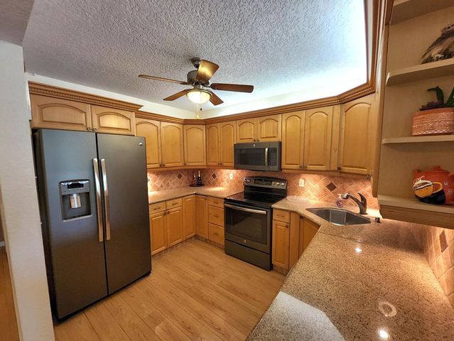 3151 S PALM AIRE Drive 301, Pompano Beach, FL 33069