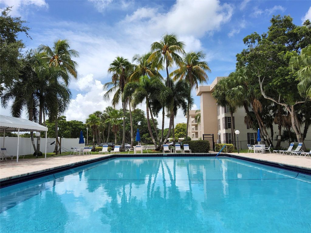 3151 S PALM AIRE Drive 301, Pompano Beach, FL 33069
