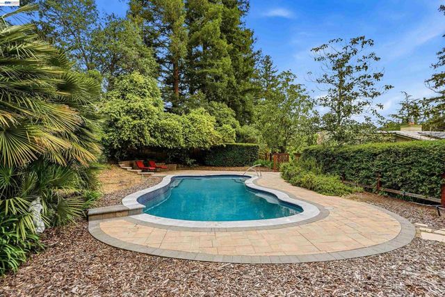 6740 Corte Segunda, Martinez, CA 94553