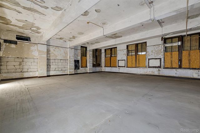 8411 E Forest Avenue, Detroit, MI 48214