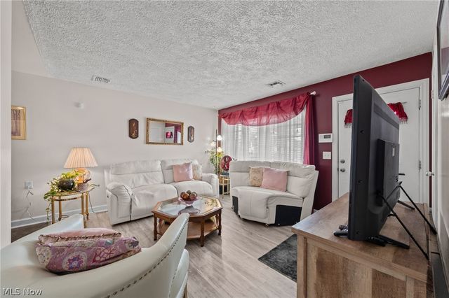 2317 40th Street NE, Canton, OH 44705