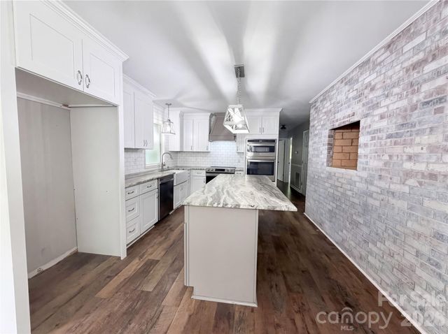 706 Crescent Drive, Cherryville, NC 28021