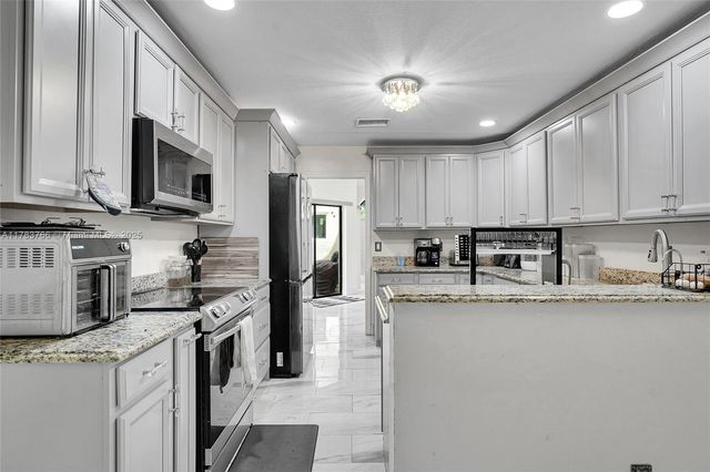 5416 San Roma Cir, Lake Worth, FL 33467