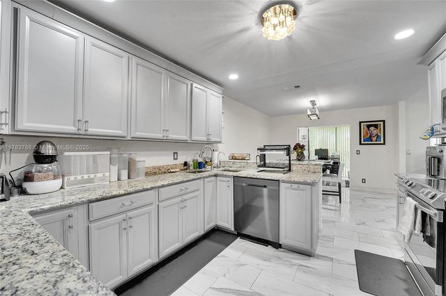 5416 San Roma Cir, Lake Worth, FL 33467