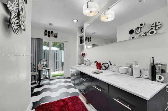 5416 San Roma Cir, Lake Worth, FL 33467