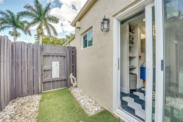 5416 San Roma Cir, Lake Worth, FL 33467