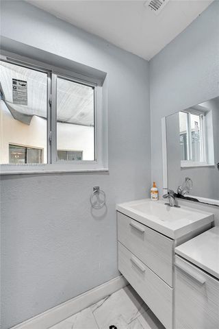 5416 San Roma Cir, Lake Worth, FL 33467