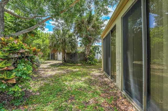 5416 San Roma Cir, Lake Worth, FL 33467