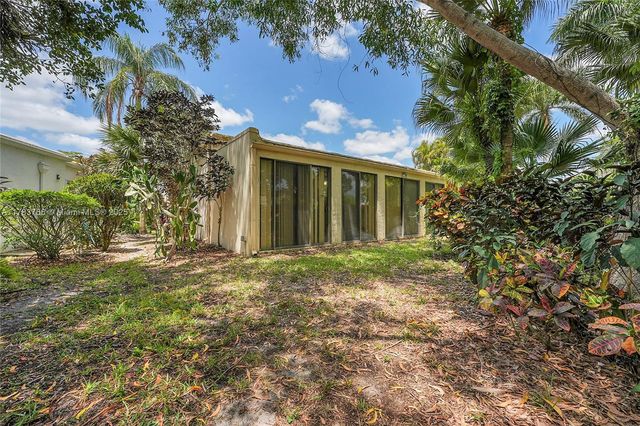 5416 San Roma Cir, Lake Worth, FL 33467