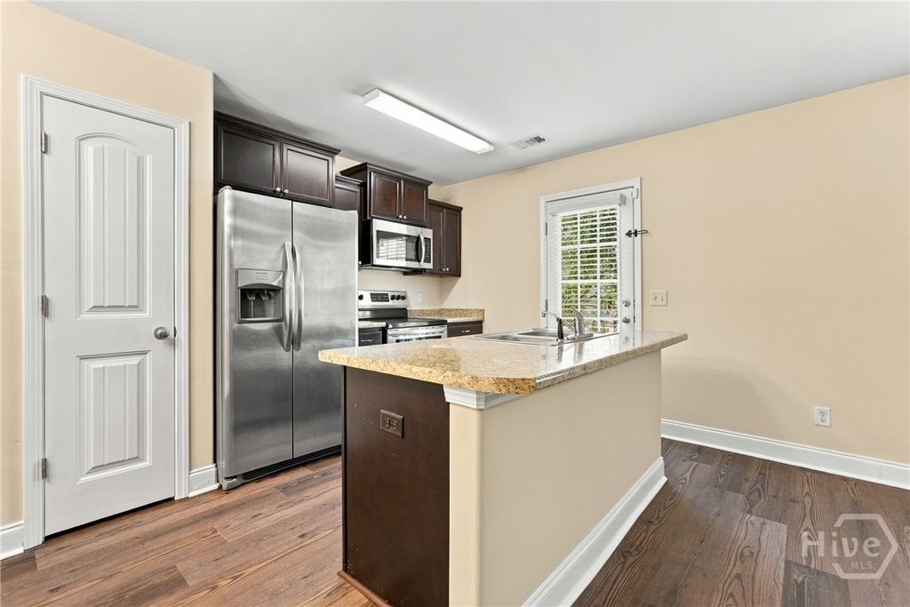 Image 12 of property listing at 25 Abaco Court, Savannah, GA 31419