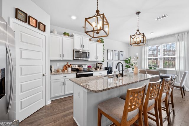 106 Rainy Court, Hoschton, GA 30548