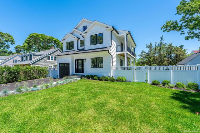 405 S Oakwood Drive, Laurel, NY 11948